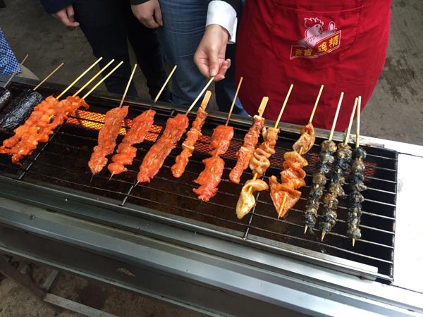 當(dāng)萬(wàn)圣節(jié)遇上光棍節(jié)，成都智絡(luò)軟件嗨翻三圣鄉(xiāng)